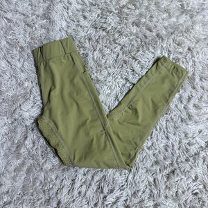 Child’s Large Tan FitsT4 Full Seat Horseback Riding Breeches. Good Condition.